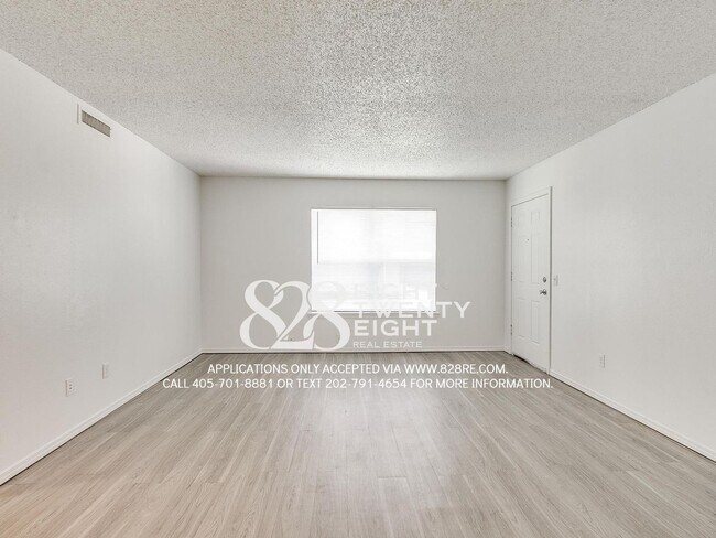 Building Photo - AVAILABLE NOW! 2 bed/1 bath Apartment at W...