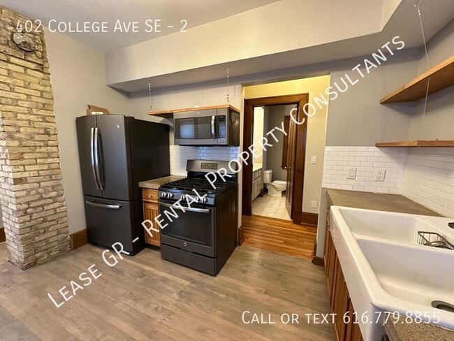 Building Photo - Renovated Two Bedroom in Heritage Hill