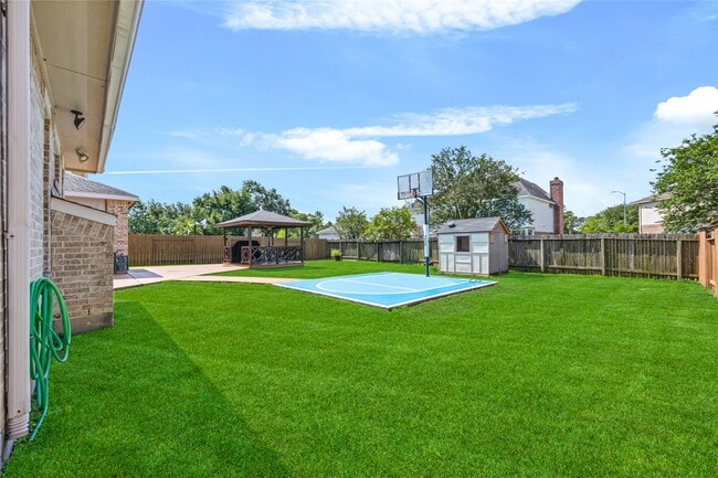 Building Photo - 8127 Edenwood Dr