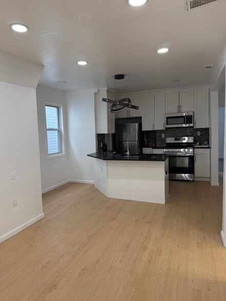 Building Photo - 197 S 11th St