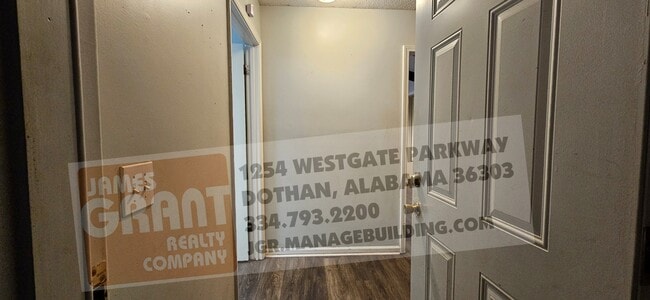 Building Photo - 211 Plantation Rd