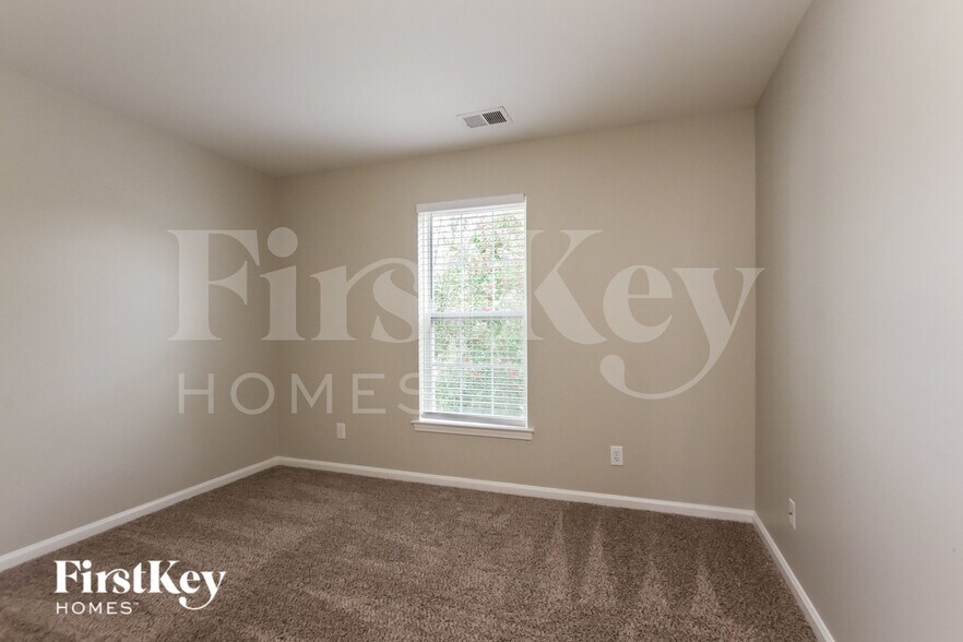 Building Photo - 924 Clearbrook Rd