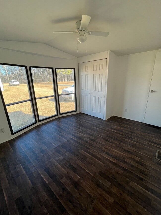 Building Photo - 2 Bedroom, 2 Bathroom Singlewide in Shady Creek Mobile Estates *LAWN CARE INCLUDED* Pikeville sch...