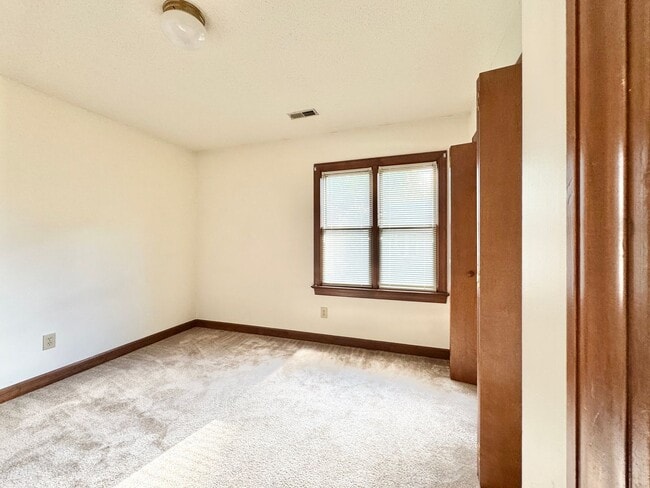 Building Photo - 2 Bedroom Townhome in Homeplace at Adams Farm