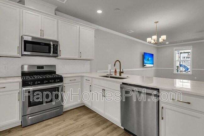 Building Photo - 523 Green Fern Dr