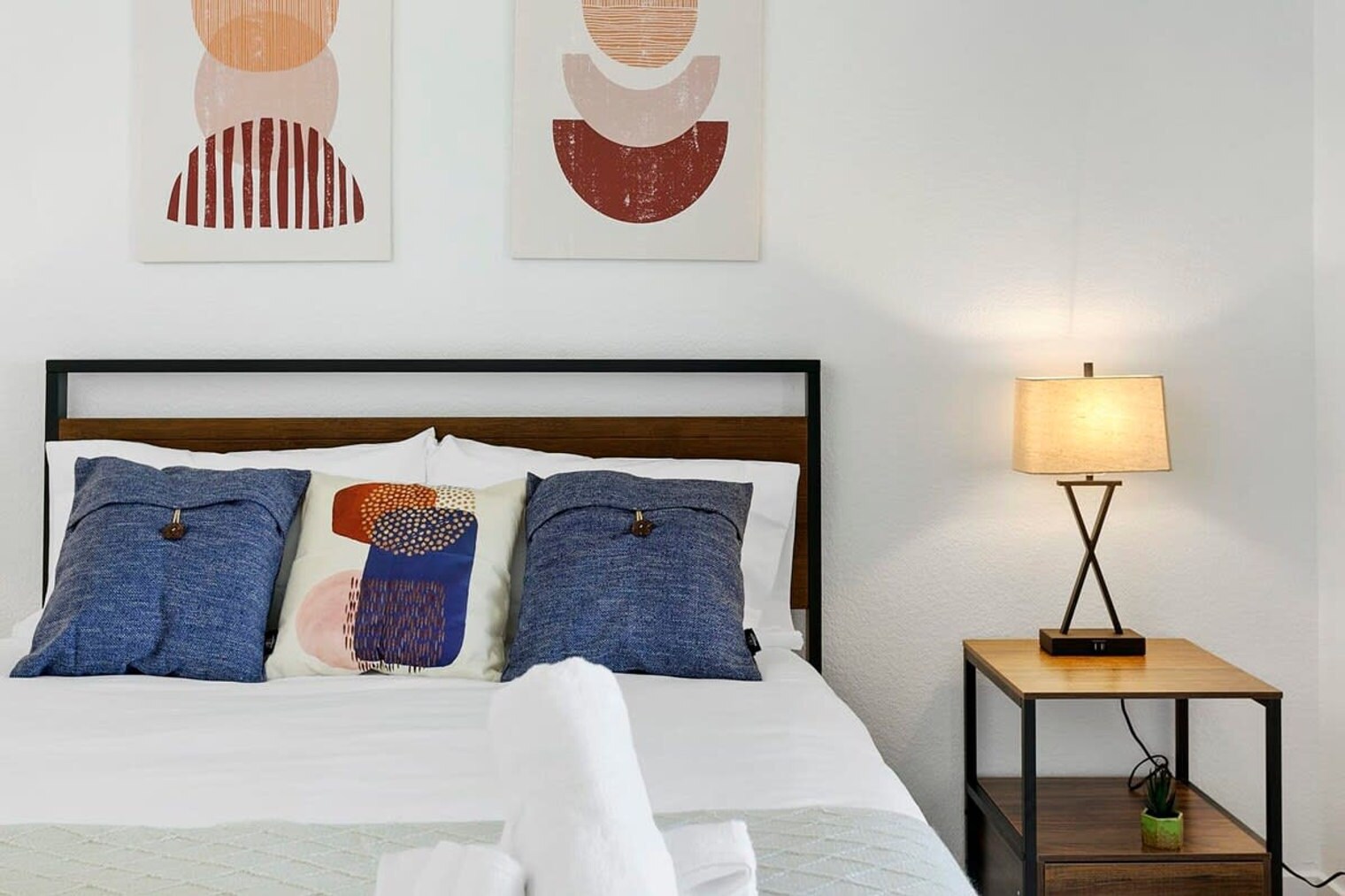 Building Photo - 9450 W Cabela Dr