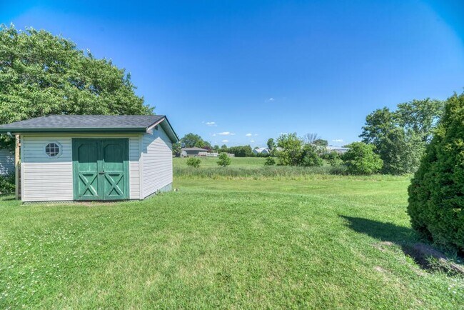 Building Photo - 16829 Creekside Ave
