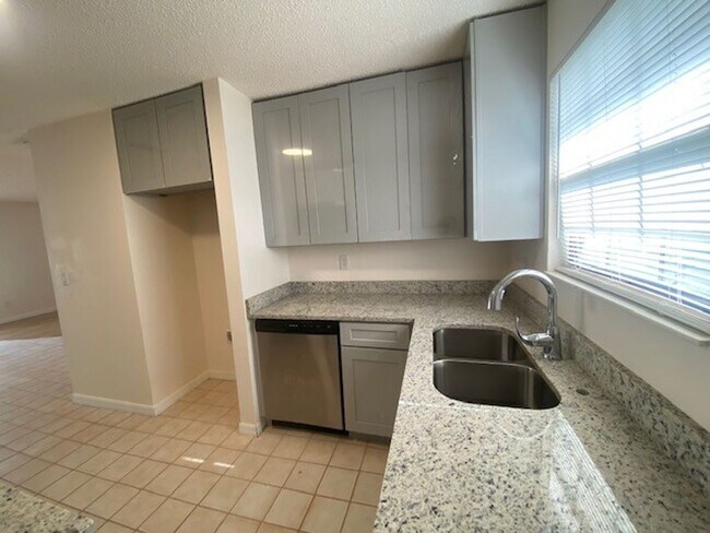 Building Photo - Charming 2-Bedroom, 2-Bath Single Family Home with 1 Car Garage- Fully Renovated House