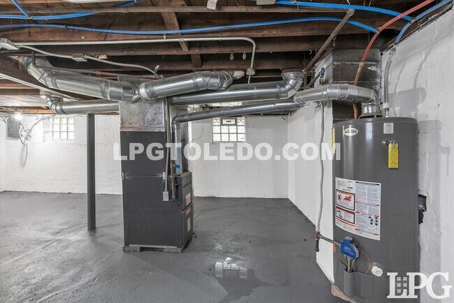 Building Photo - 927 Alvison Rd