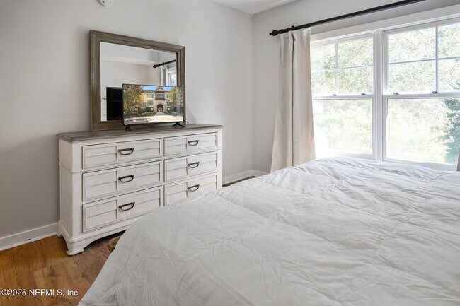 Building Photo - 945 Registry Blvd