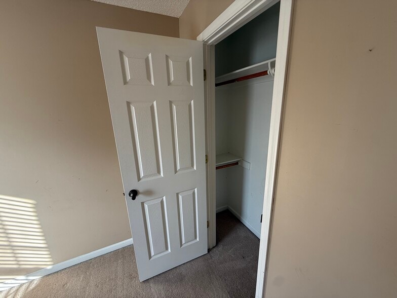 Building Photo - 100 Englewood Ct