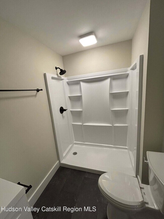 Building Photo - 13 Saugerties Manor Rd