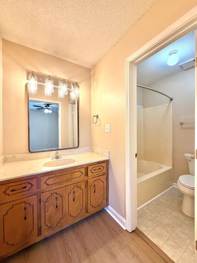 Building Photo - 1215 Marla Dr