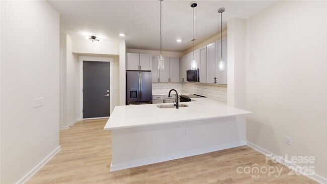 Building Photo - 3630 N Davidson St