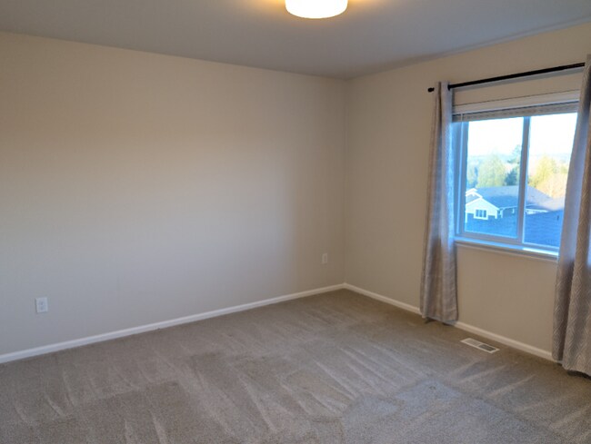 Building Photo - 912 119th Ave SE