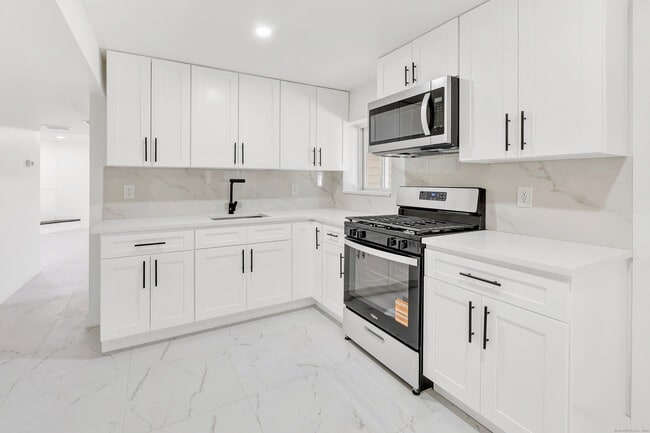 Building Photo - 51 Great Oak Rd