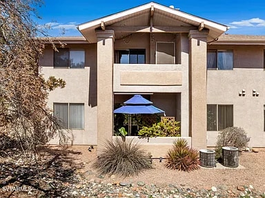 Building Photo - 985 E Mingus Ave