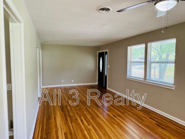Building Photo - 544 Green Ridge Rd