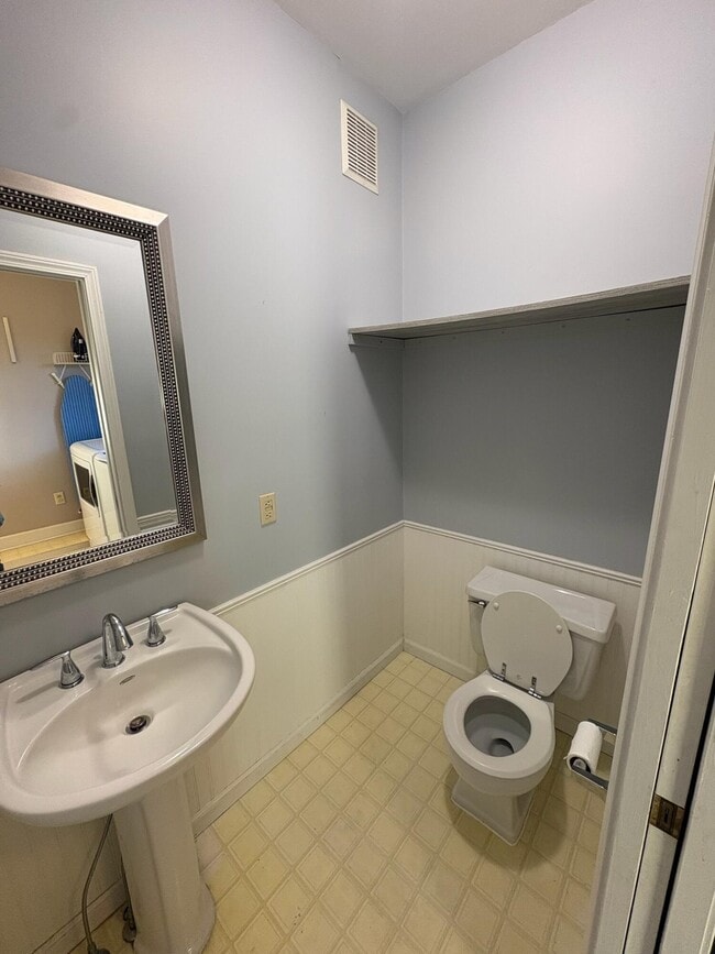 Building Photo - 433 McKinley St