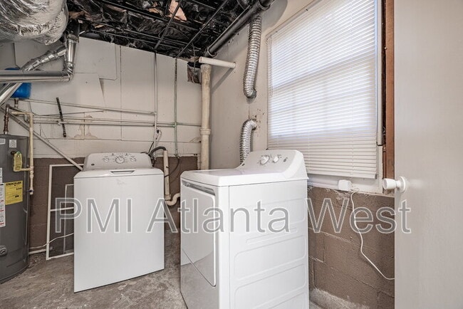 Building Photo - 2135 Knighton Dr