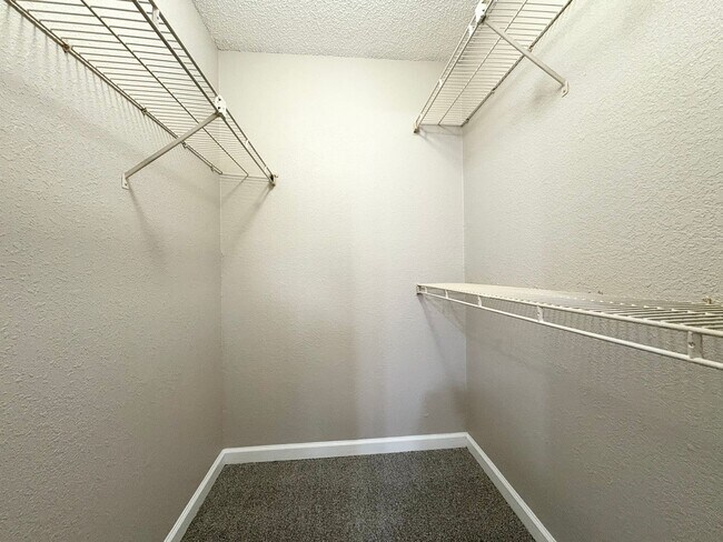 Building Photo - Beautiful 1/1 Condo in Altamonte Springs ~ Gated Lakefront Community!