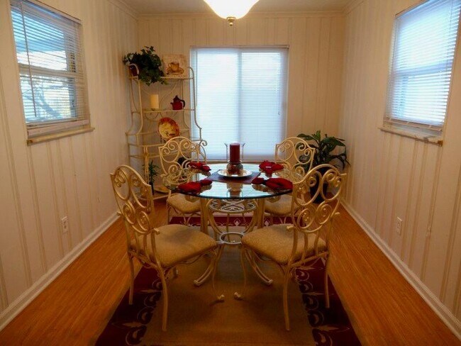 Building Photo - 3713 Roanoke Rd