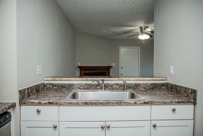 Building Photo - Three Bedroom Adjacent to the Villas at Ro...