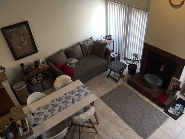 living room - 2105 Goss Cir W