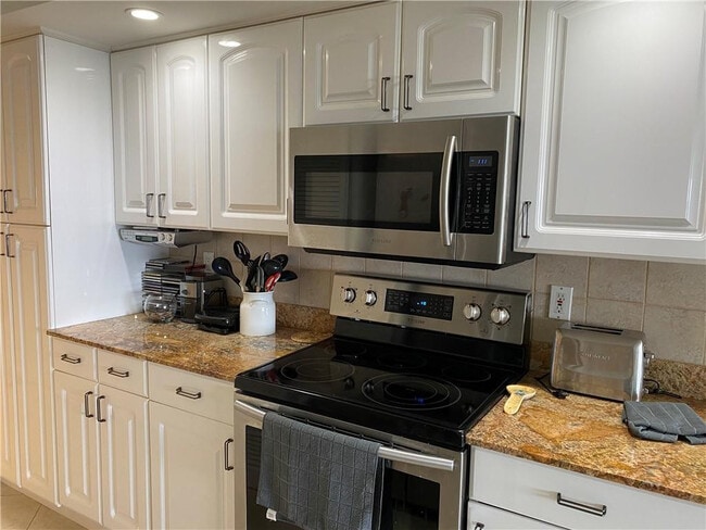 Building Photo - 5100 N Ocean Blvd