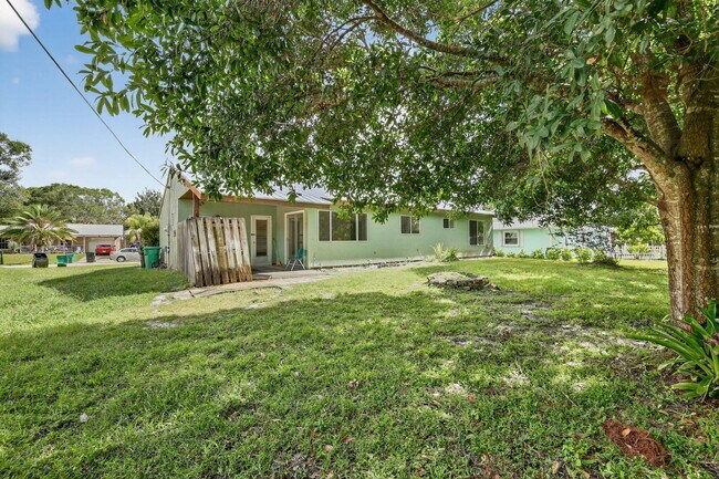 Building Photo - 2252 SE Aneci St