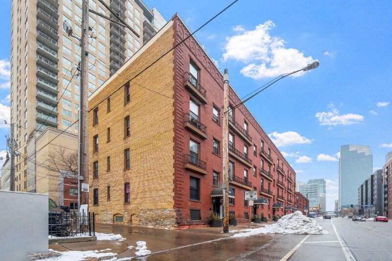 Building Photo - 609 S 9th St