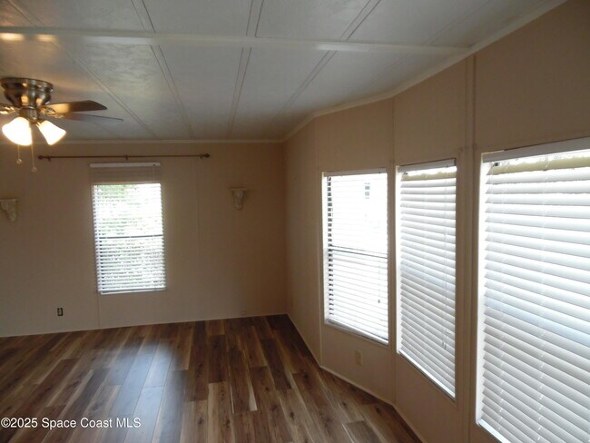 Building Photo - 327 Macadamia Dr