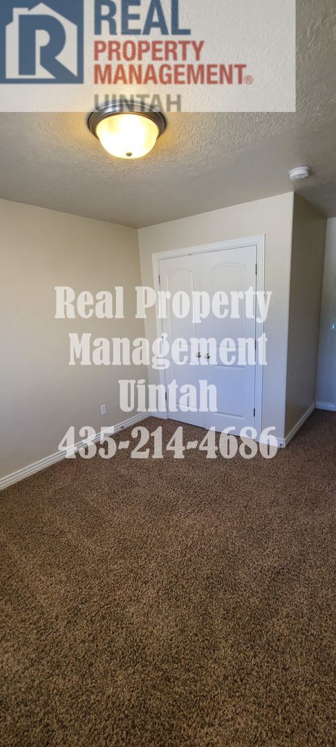 Building Photo - 3 bed 2.5 bath townhome in Fox Run