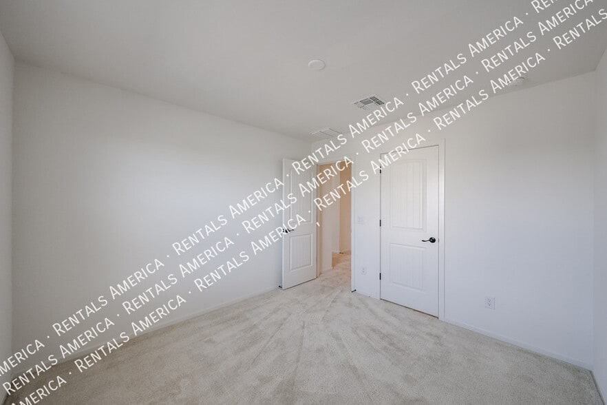 Building Photo - 16875 N 12th St