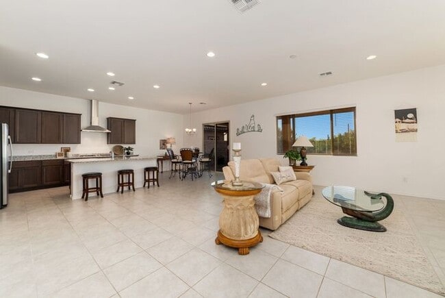Building Photo - Beautiful home in Gated Dove Mountain Comm...