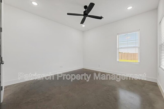 Building Photo - 3003 Alpha Wolf Ct