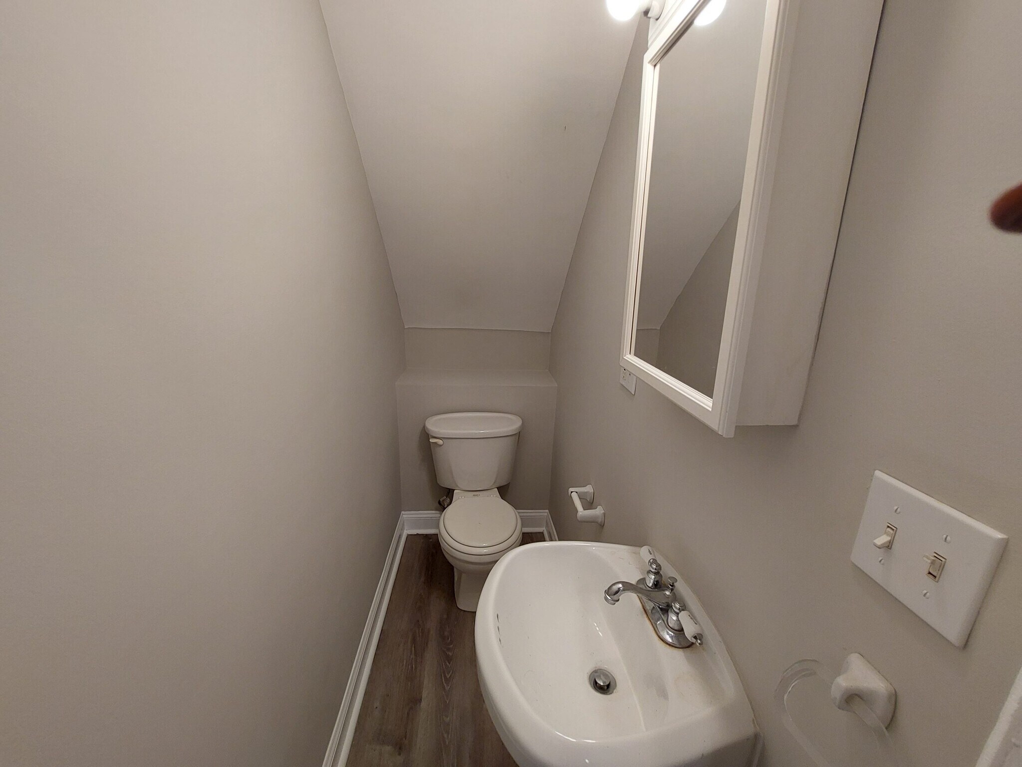 Building Photo - 1330 G St SE