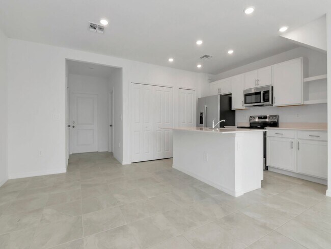 Building Photo - Modern New Construction Townhome in Desirable Lakewood Ranch – Up to 1 Month Free