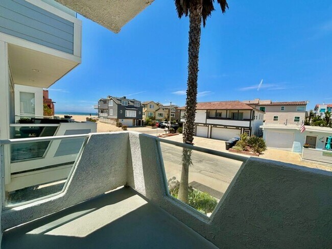 Building Photo - Hollywood Beach | Oxnard | 3 Bed + 3.5 Bat...