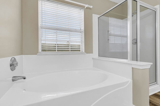 Building Photo - Recently Updated 4 bedroom 2.5 bathroom two story home available in Ladson!