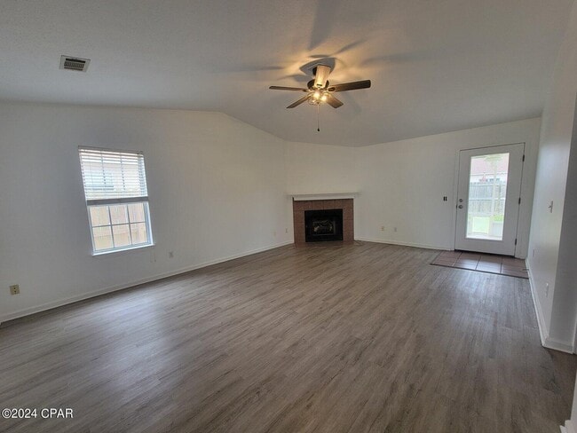 Building Photo - 1609 Vecuna Cir