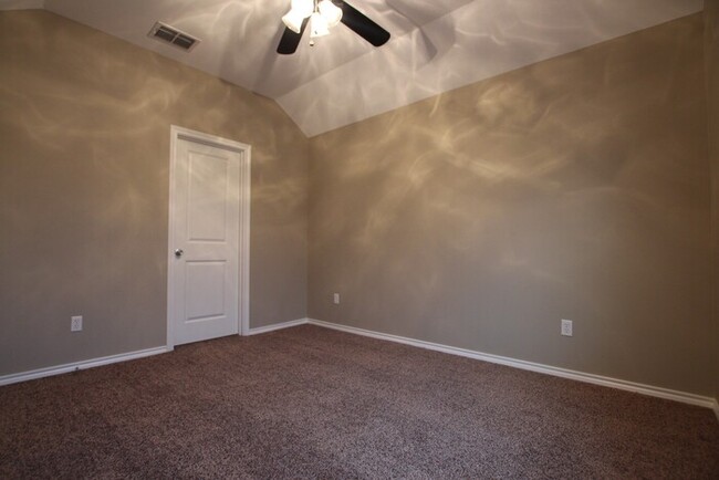 Building Photo - Tour Today! 2 Bed 1.5 Bath Townhome! Lindale ISD!