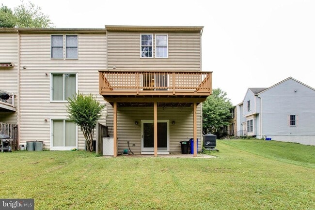 Building Photo - 3400 Oak W Dr