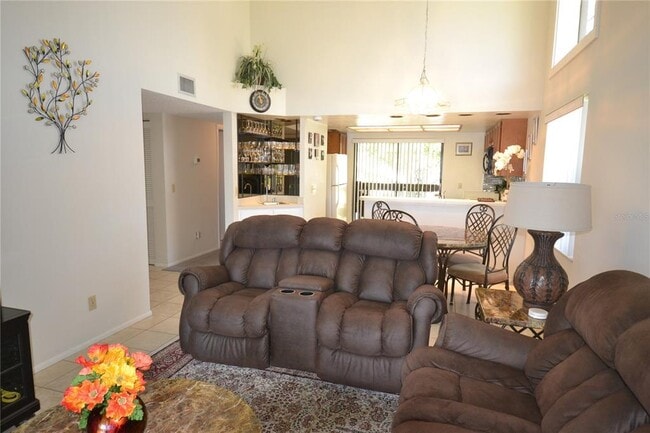 Building Photo - 336 Woodlake Wynde
