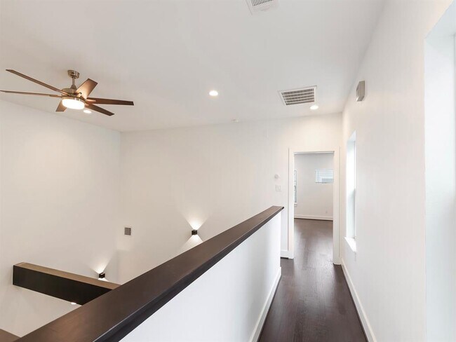 Building Photo - 7706 Jack Oak Ave
