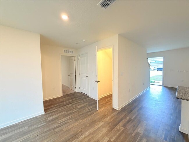 Building Photo - 733 James Ct