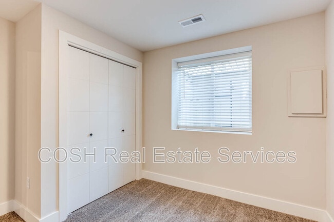 Building Photo - 8541 W 37th St N