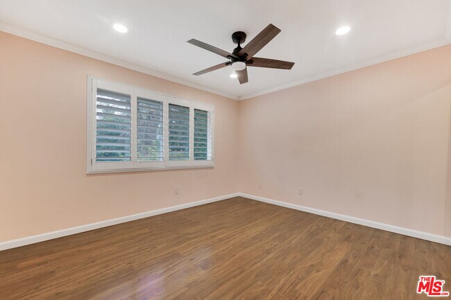 Building Photo - 11040 Salt Lake Ave