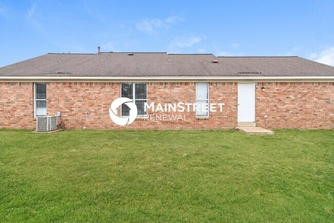 Building Photo - 3 Bedroom Pet-Friendly Home in Olive Branch, MS with Main Street Renewal