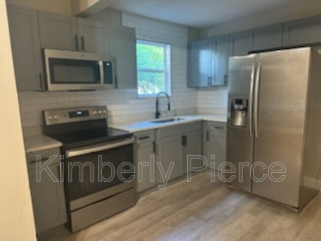 Building Photo - 117 W 26th St